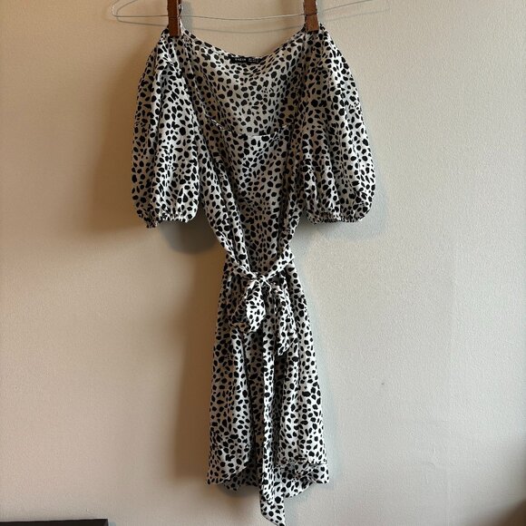 Dalmatian Puff Sleeves Tunic Dress with Belt - Picture 3 of 5